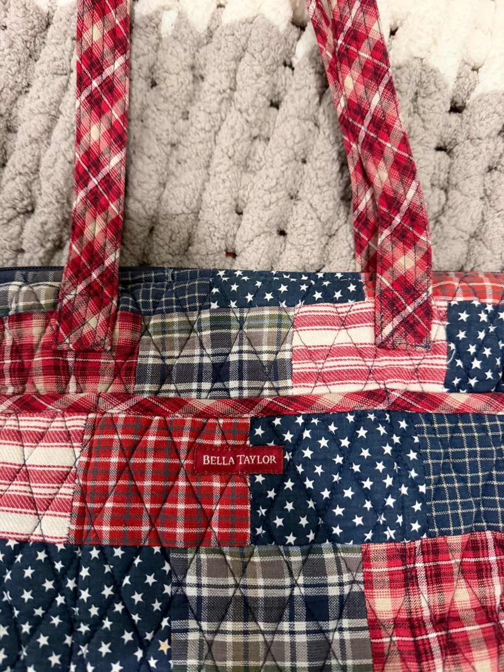 Bella Taylor quilted shoulder bag - Picture 2 of 4